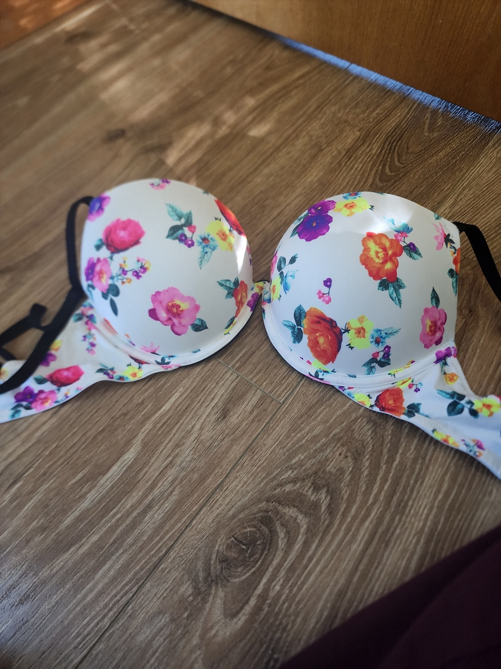 PINK Victoria's Secret White Bra with Multicolor Floral Print
